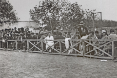 1920_LAbans-513-Espectadors-al-primer-camp-desports-del-Reus-Deportiu-al-cami-de-lAleixar-anys-20